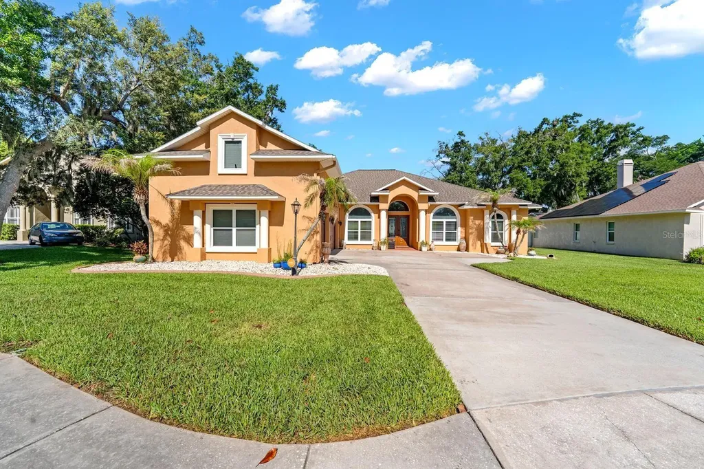 2305 Valrico Forest Drive Valrico FL 33594