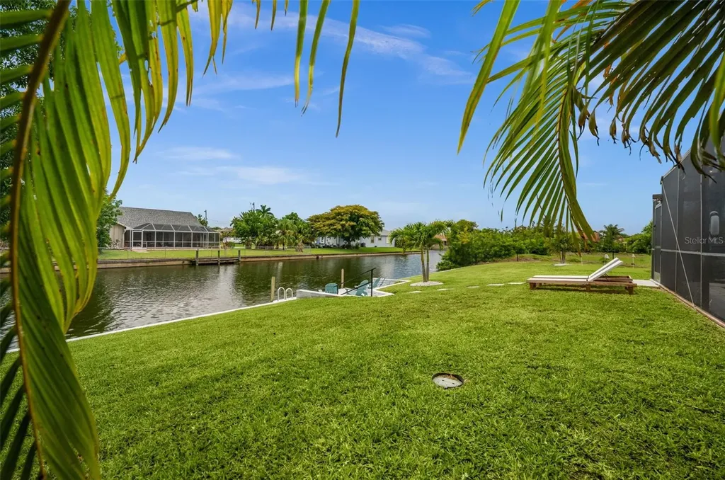2102 SE 8th Street Cape Coral FL 33990