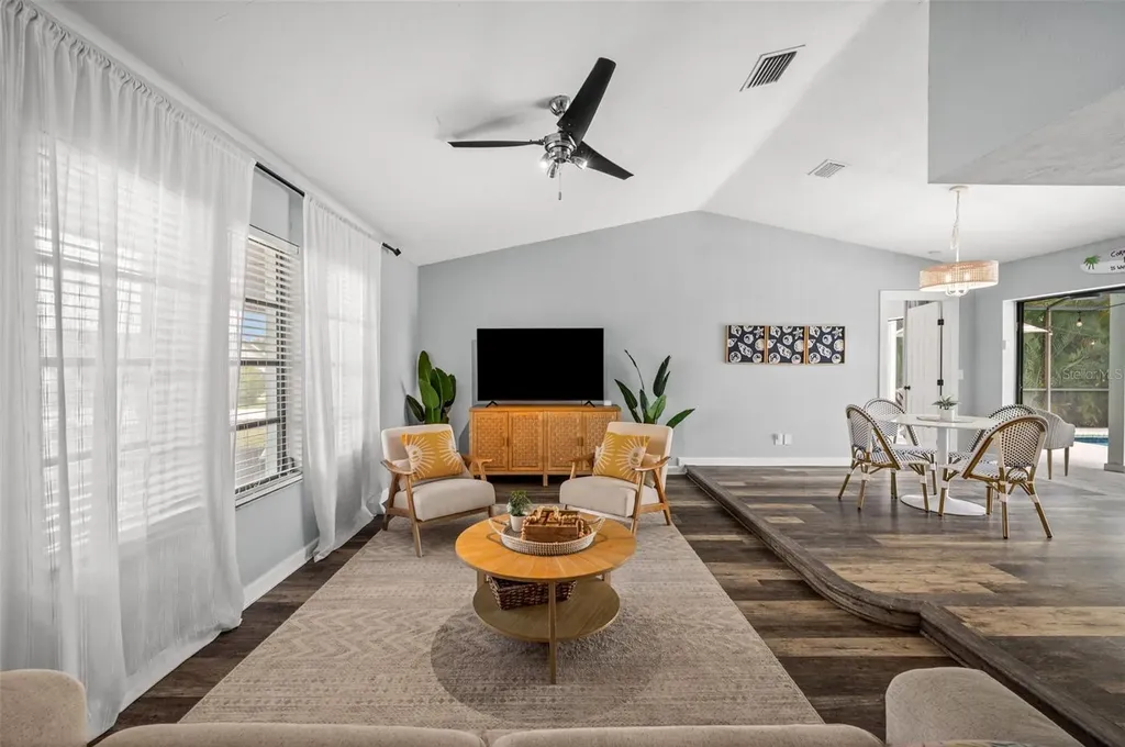 2102 SE 8th Street Cape Coral FL 33990