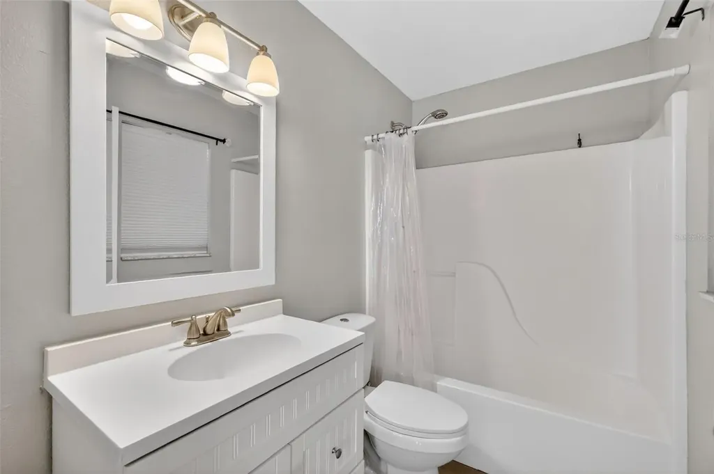36 Bay Ridge Loop Mascotte FL 34753