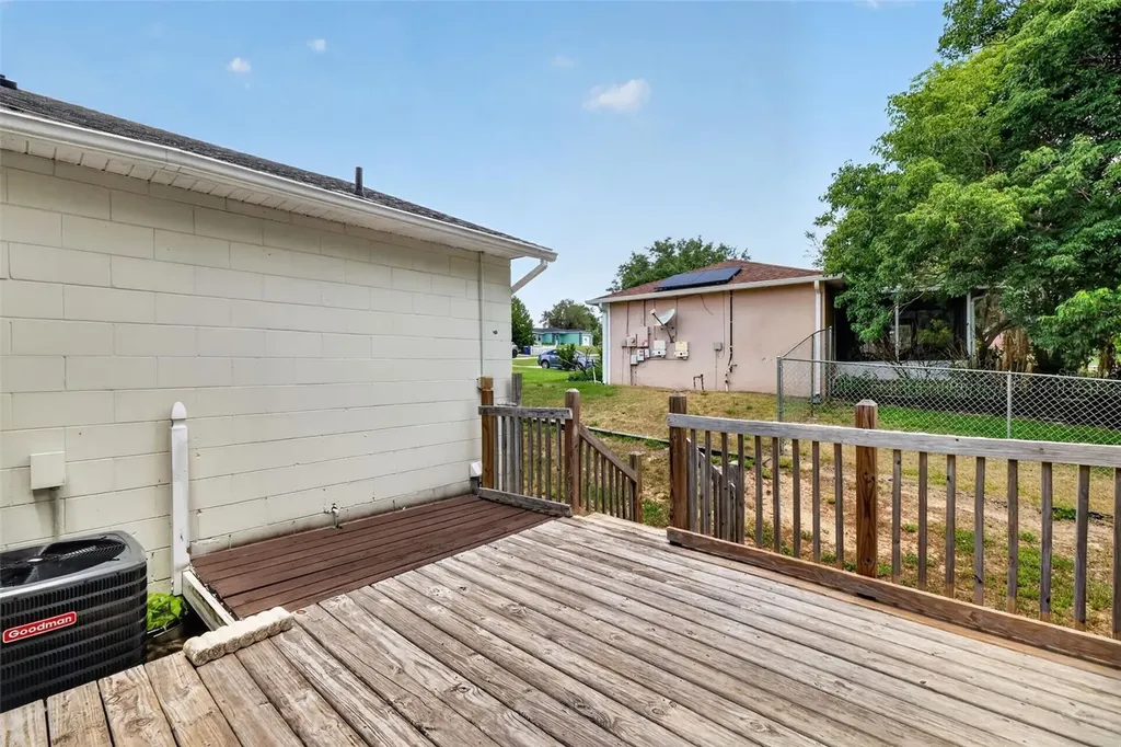 36 Bay Ridge Loop Mascotte FL 34753