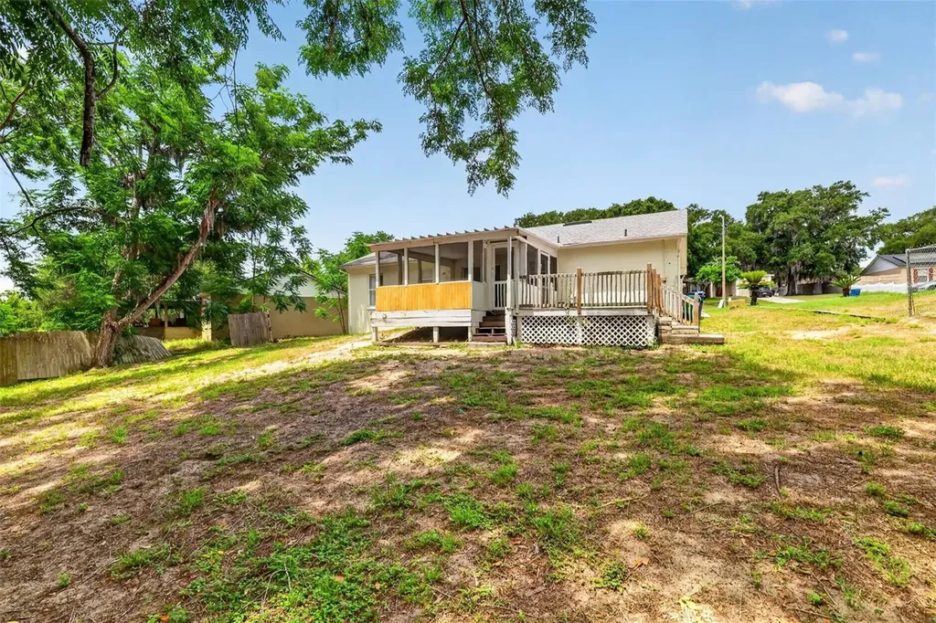 36 Bay Ridge Loop Mascotte FL 34753