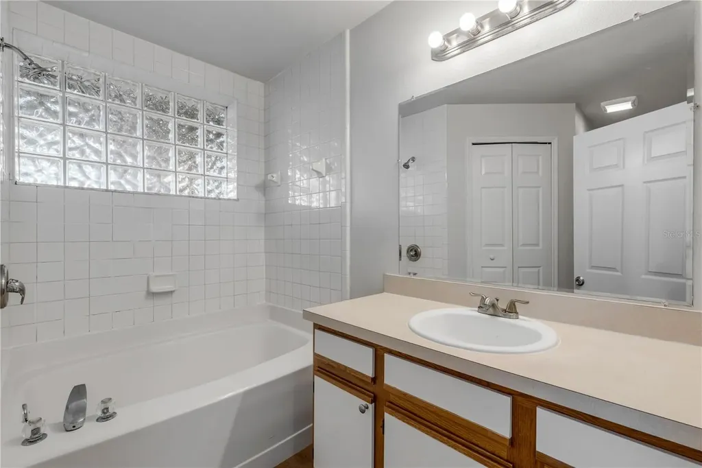 5546 Regal Oak Circle Orlando FL 32810