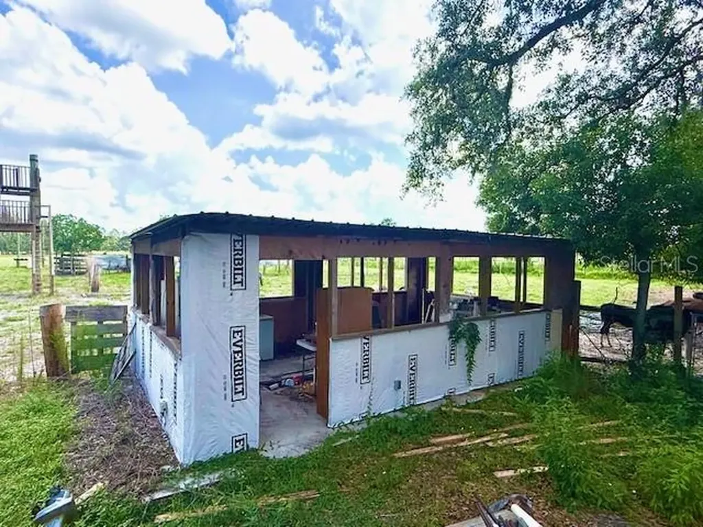 8206 Back Road Plant City FL 33565