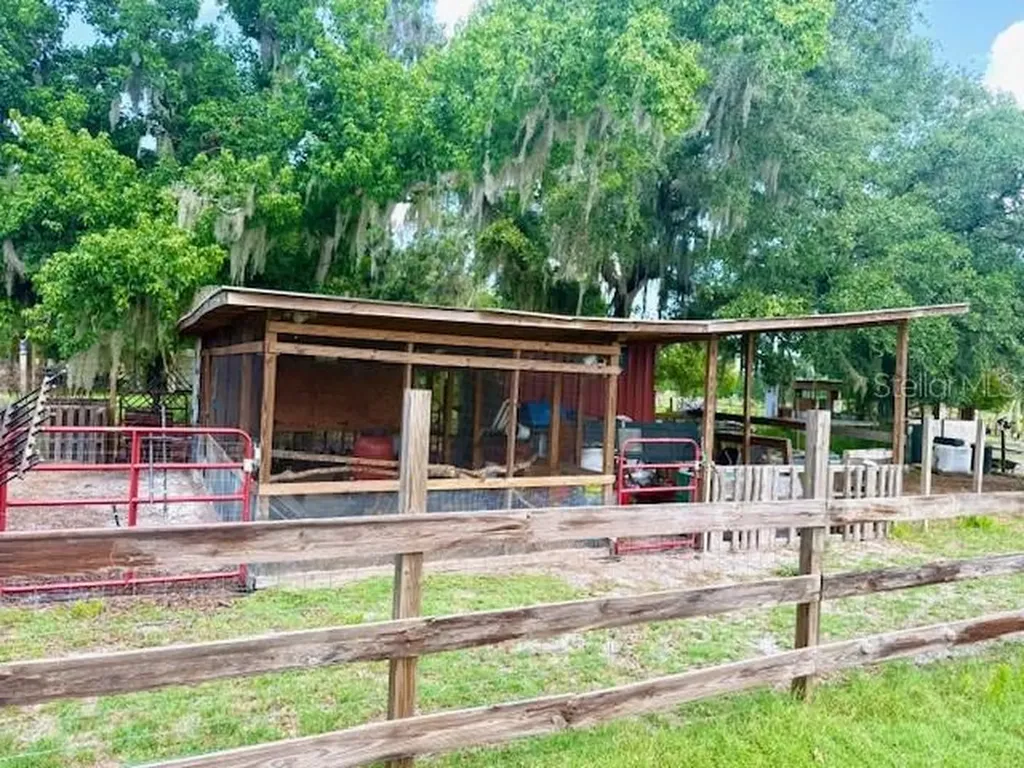 8206 Back Road Plant City FL 33565