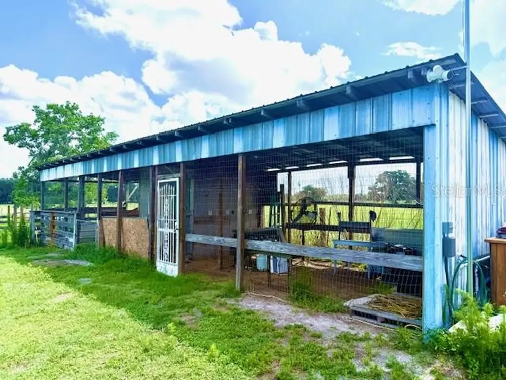 8206 Back Road Plant City FL 33565