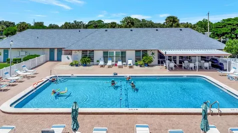 4105 35th Avenue W Bradenton FL 34205