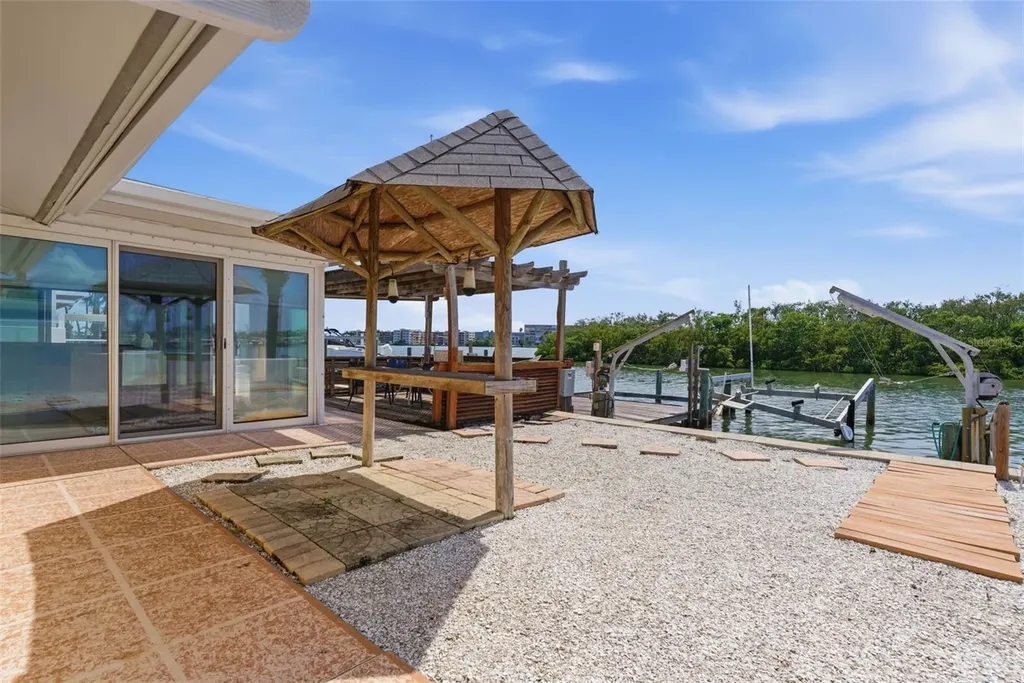 1421 Sea Gull Drive S St Petersburg FL 33707