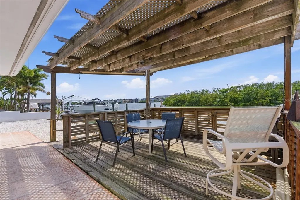 1421 Sea Gull Drive S St Petersburg FL 33707