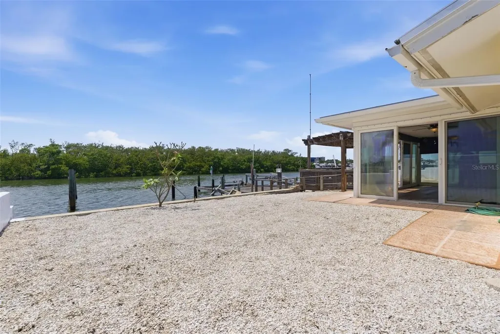 1421 Sea Gull Drive S St Petersburg FL 33707