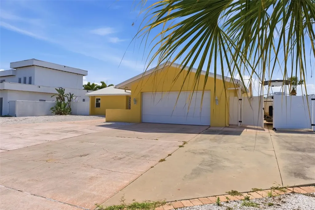 1421 Sea Gull Drive S St Petersburg FL 33707