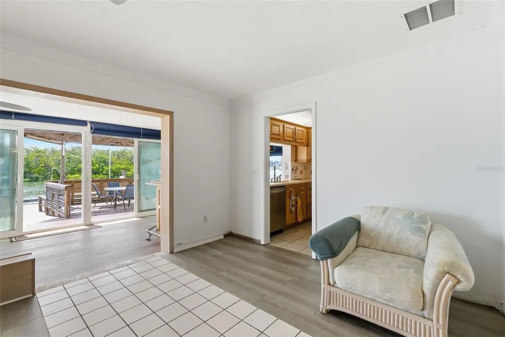 1421 Sea Gull Drive S St Petersburg FL 33707