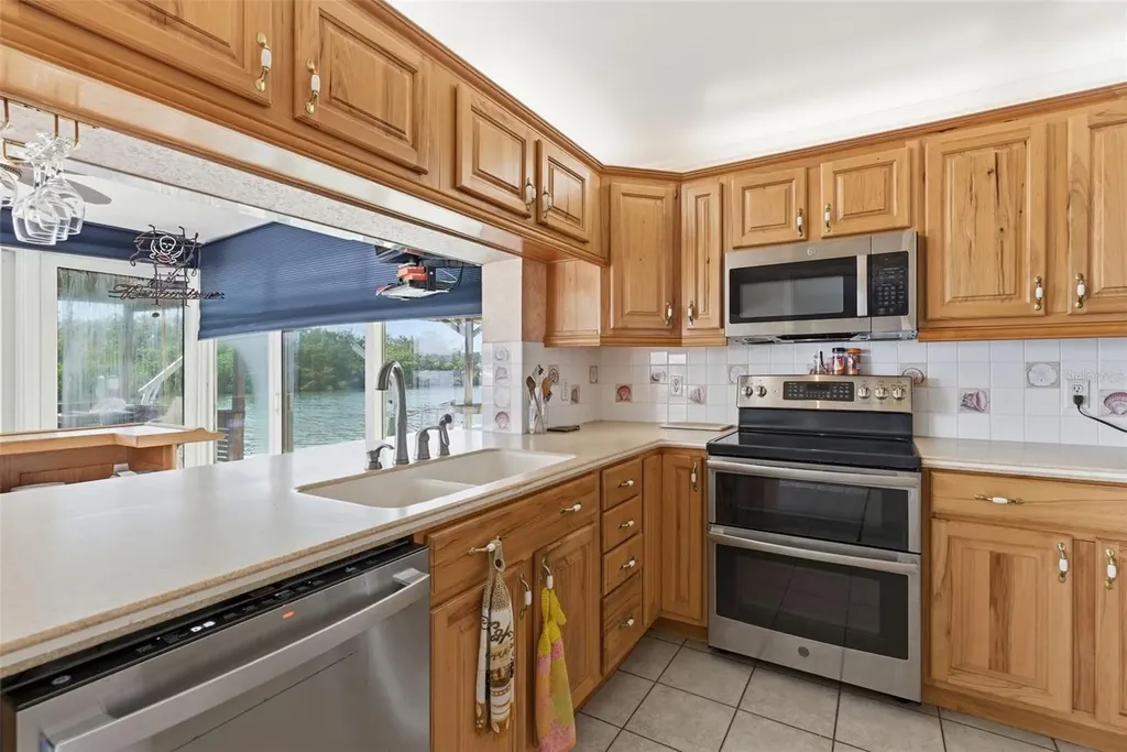 1421 Sea Gull Drive S St Petersburg FL 33707