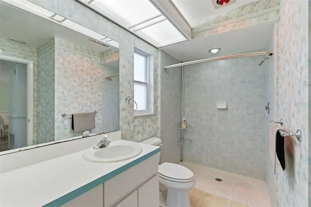 1421 Sea Gull Drive S St Petersburg FL 33707
