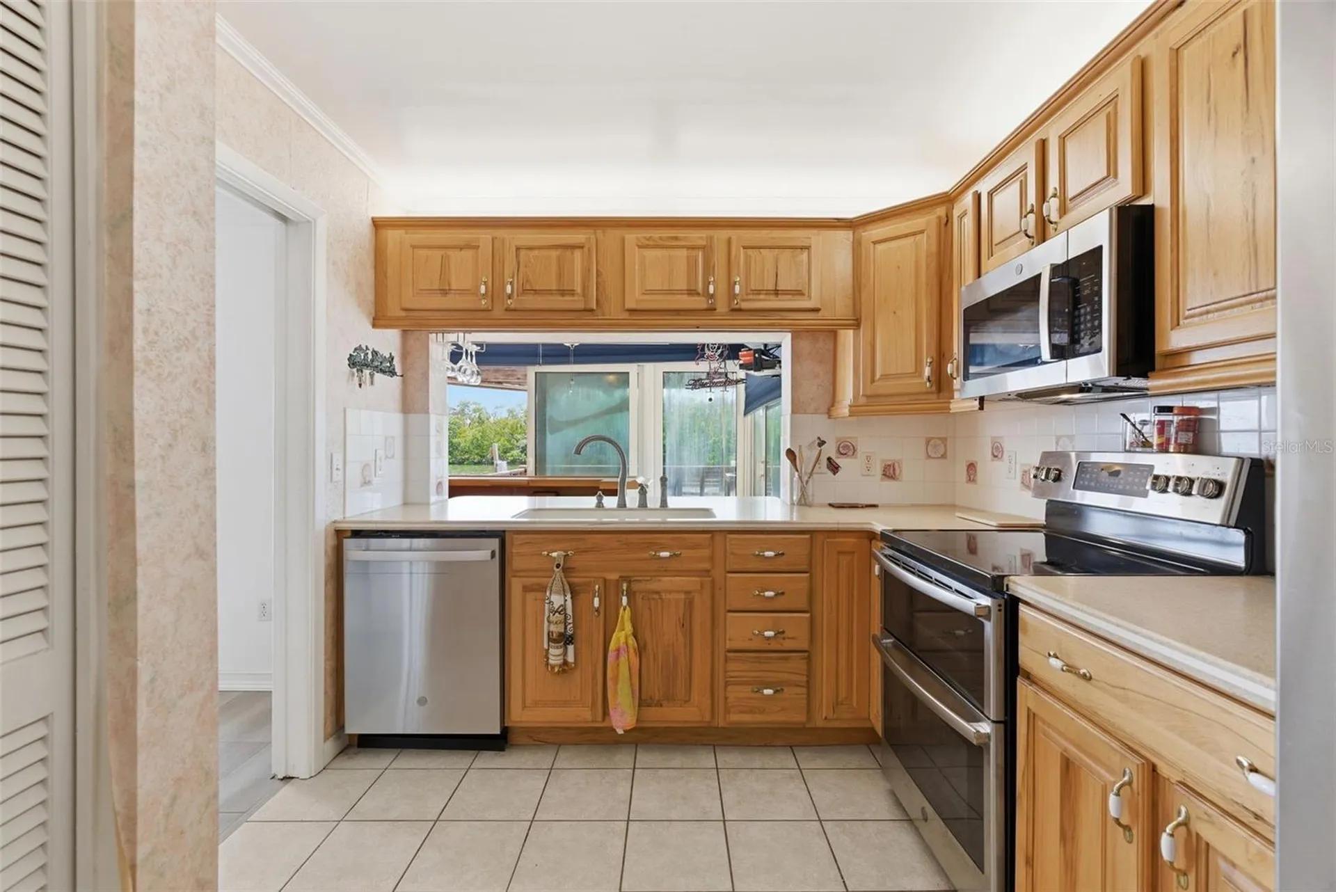 1421 Sea Gull Drive S St Petersburg FL 33707
