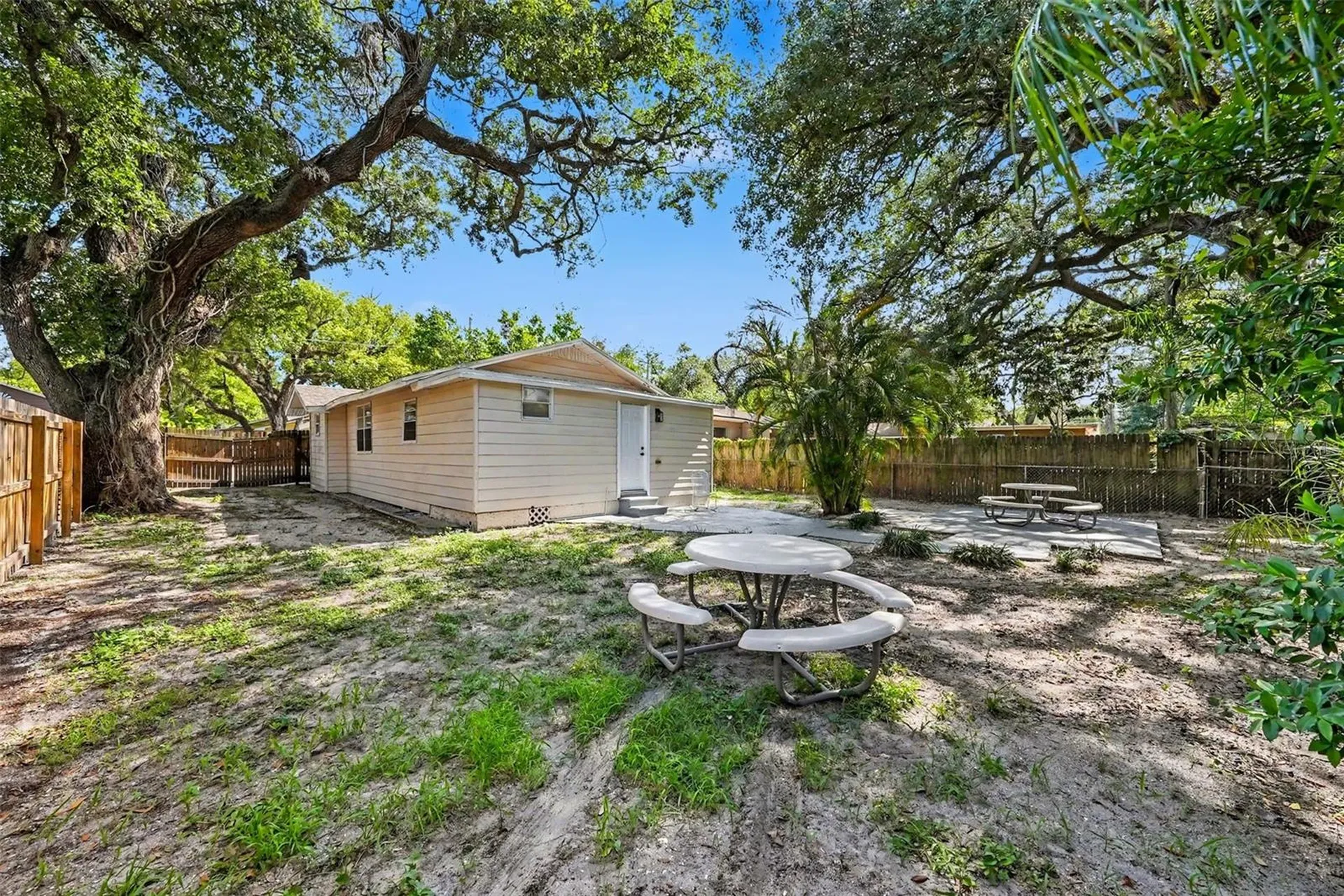 1204 E Cayuga Street Tampa FL 33603