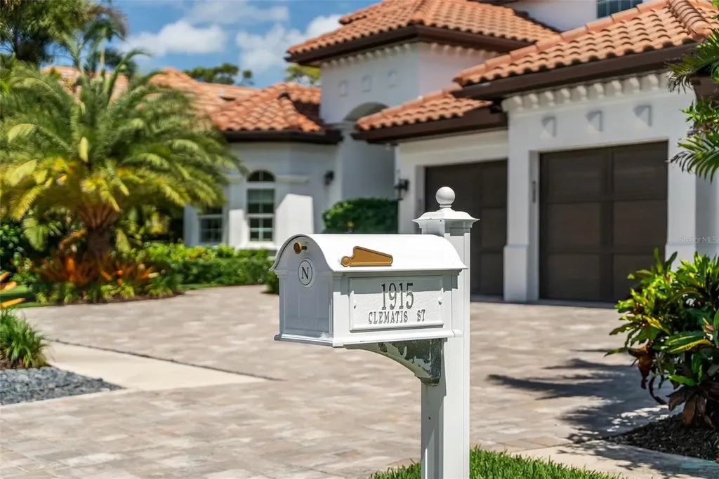 1915 Clematis Street Sarasota FL 34239