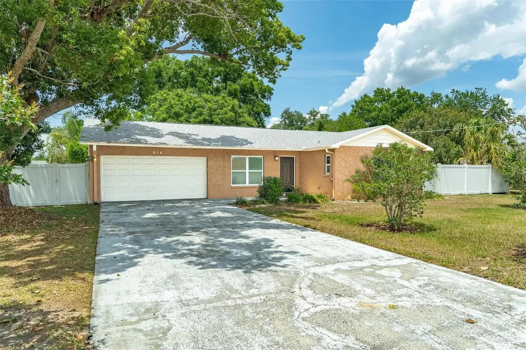 614 E Wheeler Road Seffner FL 33584