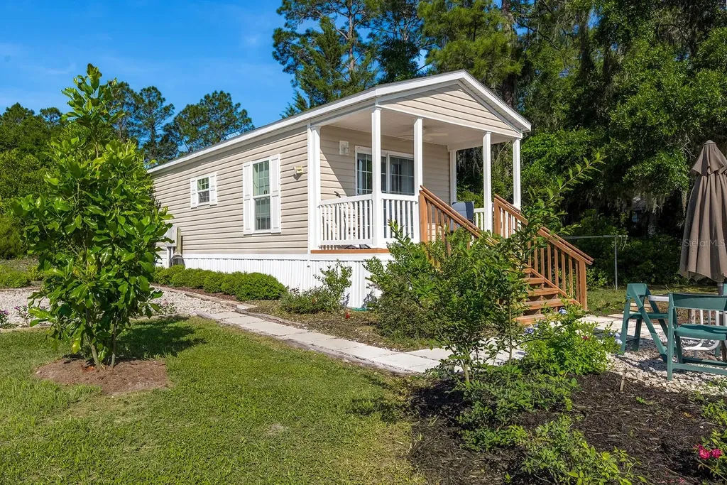 588 S County Road 21 Hawthorne FL 32640