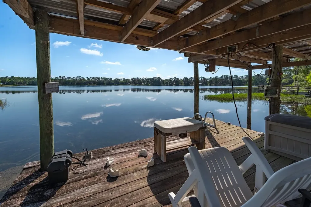 588 S County Road 21 Hawthorne FL 32640