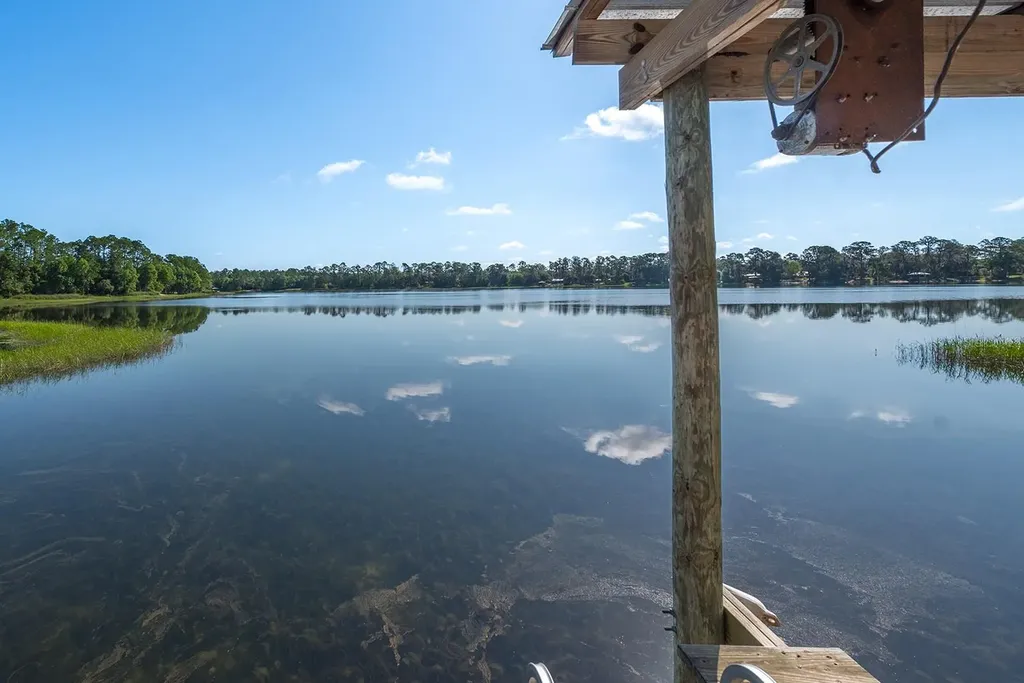 588 S County Road 21 Hawthorne FL 32640