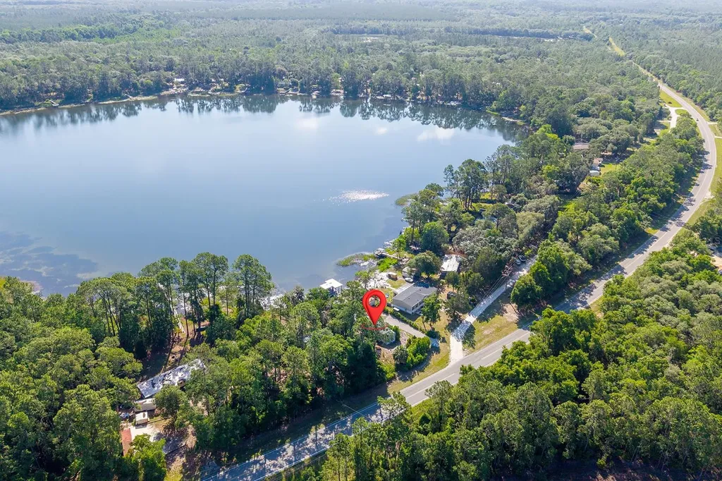 588 S County Road 21 Hawthorne FL 32640