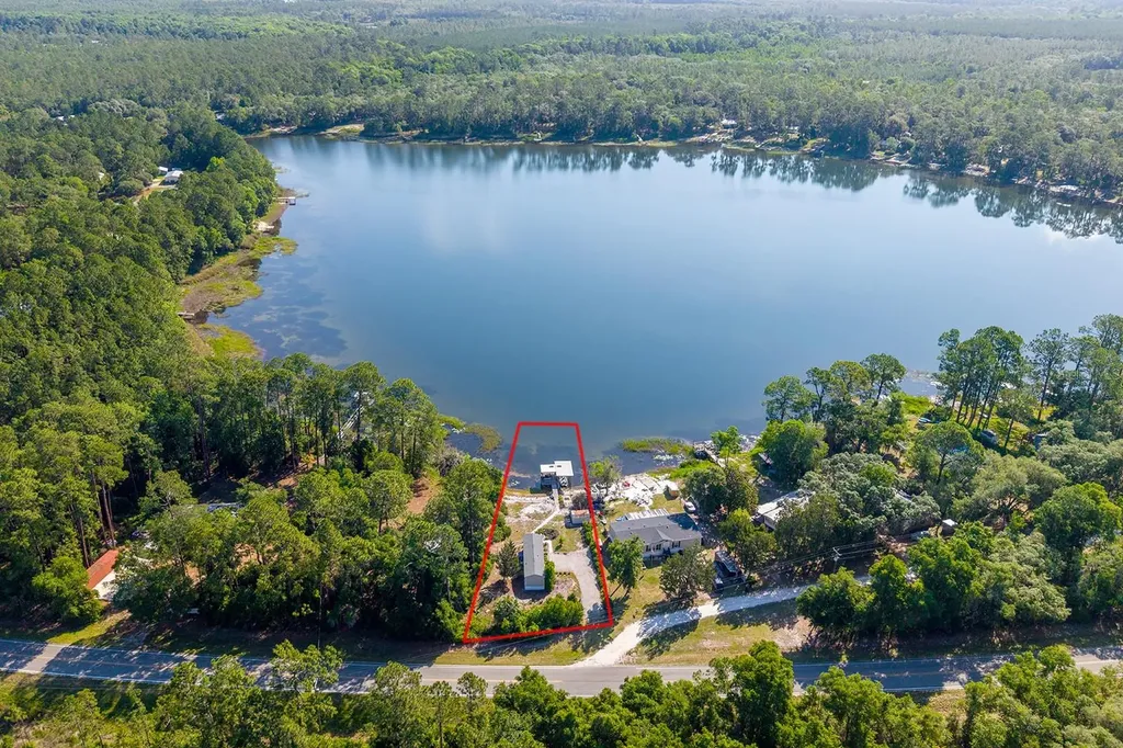 588 S County Road 21 Hawthorne FL 32640