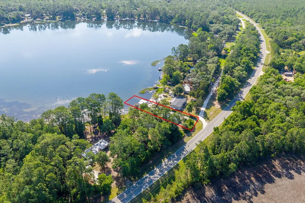 588 S County Road 21 Hawthorne FL 32640