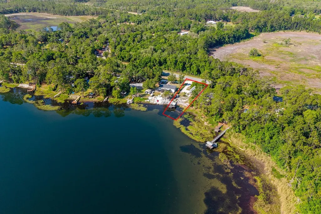 588 S County Road 21 Hawthorne FL 32640