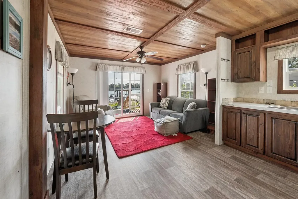 588 S County Road 21 Hawthorne FL 32640