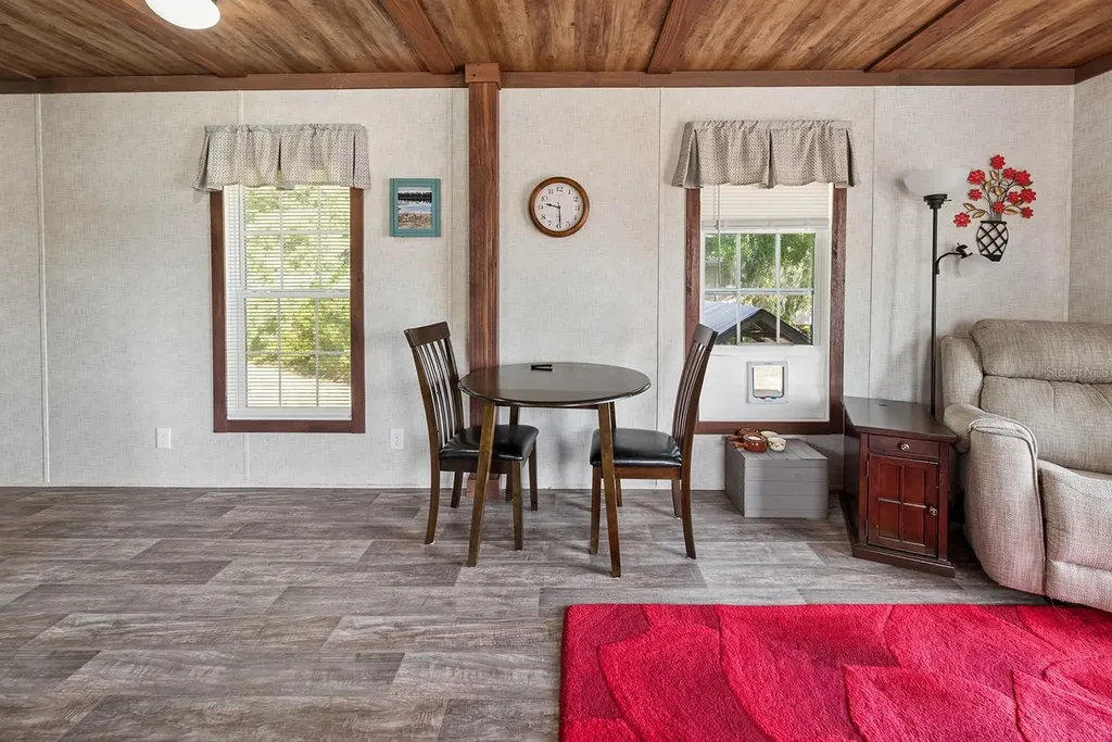 588 S County Road 21 Hawthorne FL 32640