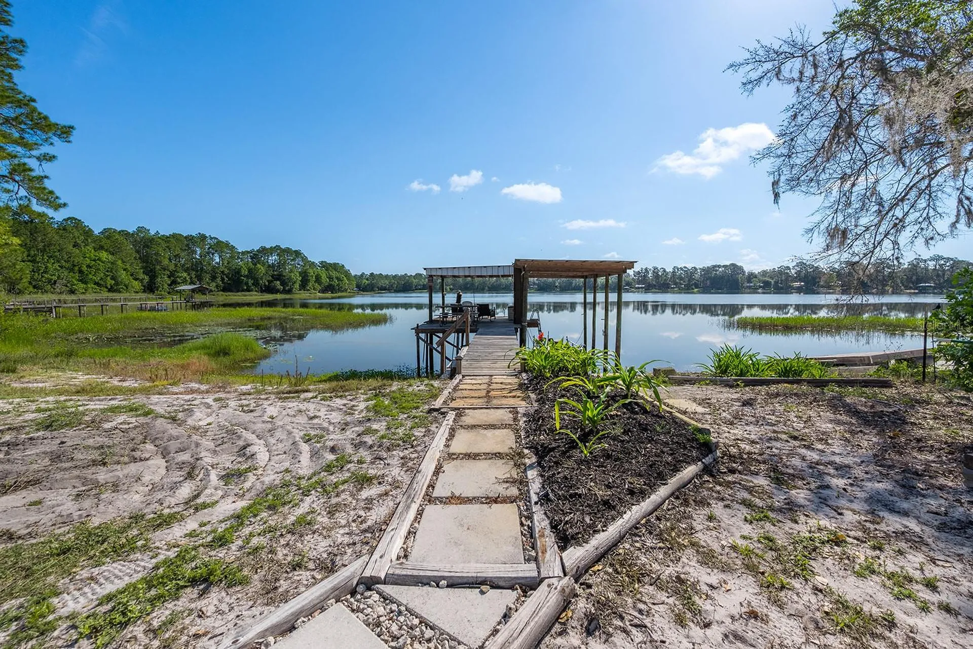 588 S County Road 21 Hawthorne FL 32640