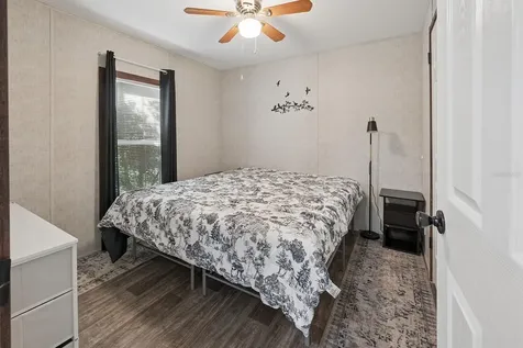 588 S County Road 21 Hawthorne FL 32640