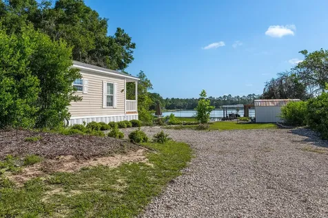 588 S County Road 21 Hawthorne FL 32640