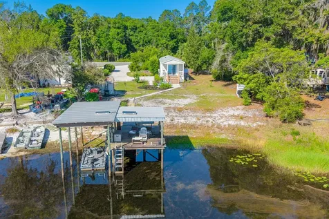 588 S County Road 21 Hawthorne FL 32640