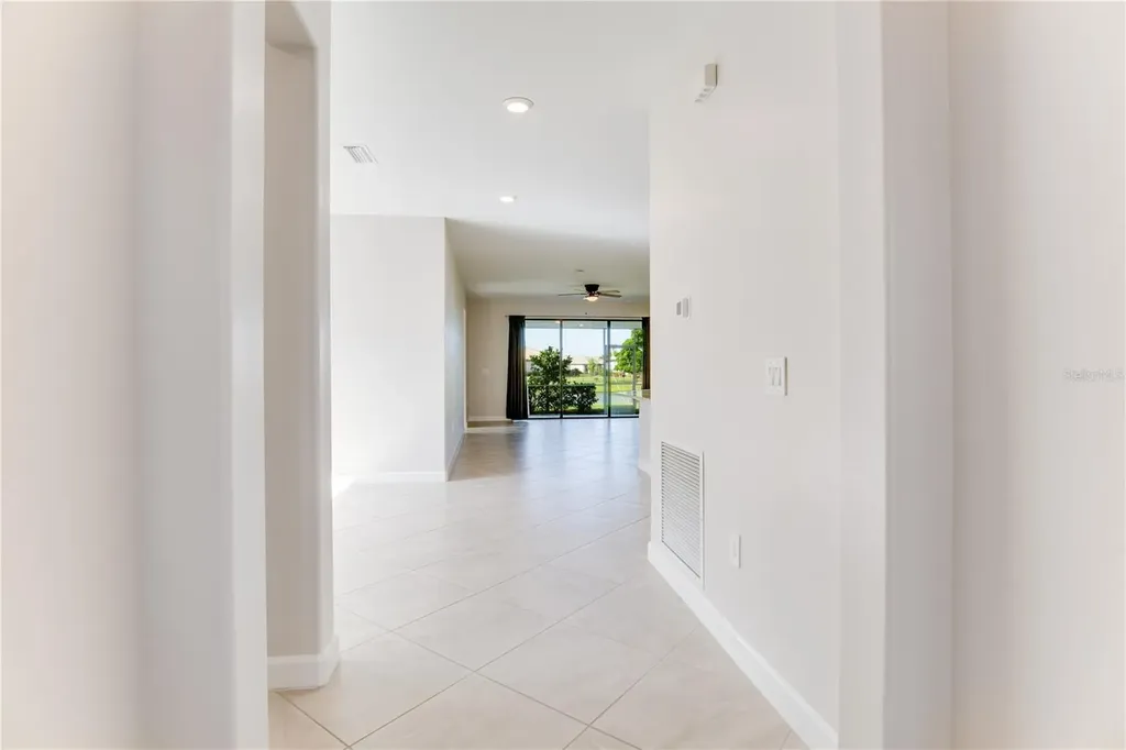 5040 Seafoam Trail Bradenton FL 34211