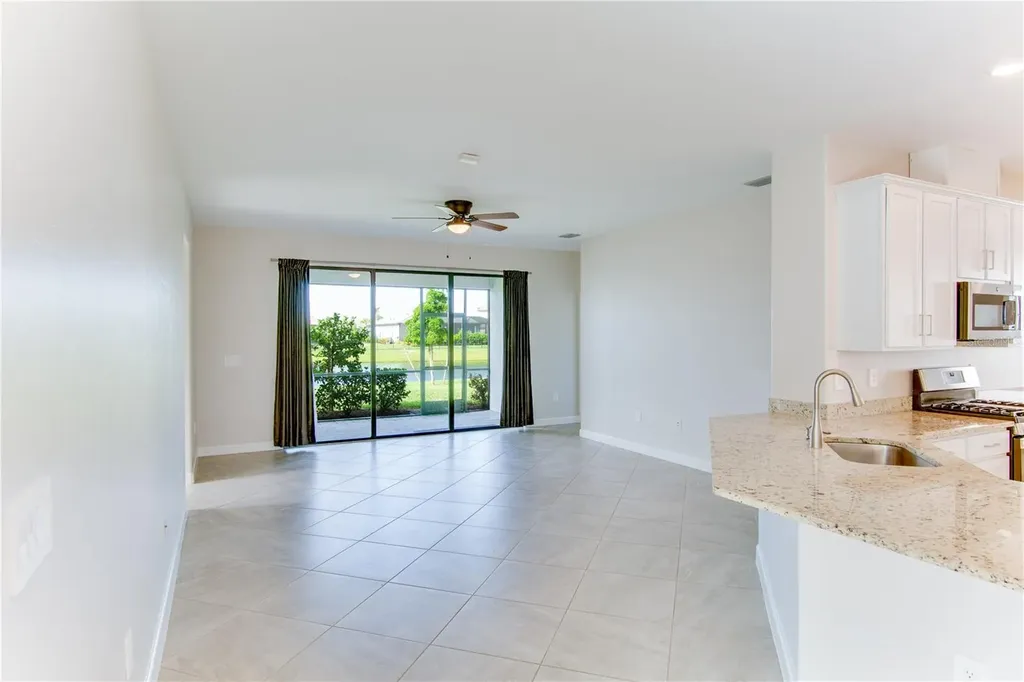5040 Seafoam Trail Bradenton FL 34211
