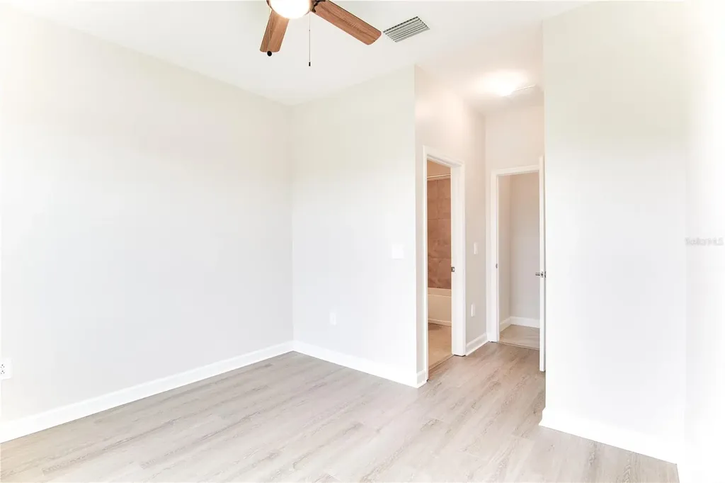 5040 Seafoam Trail Bradenton FL 34211