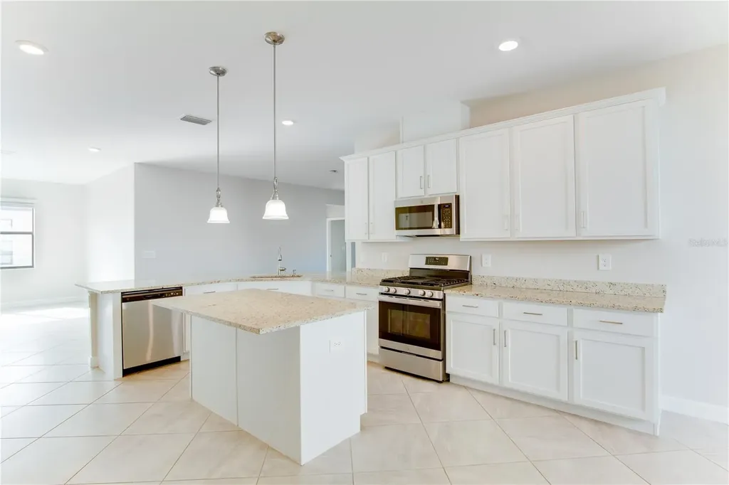 5040 Seafoam Trail Bradenton FL 34211