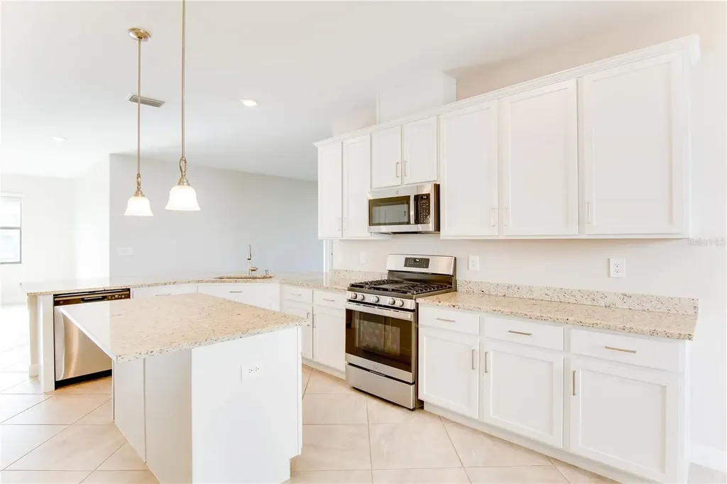 5040 Seafoam Trail Bradenton FL 34211