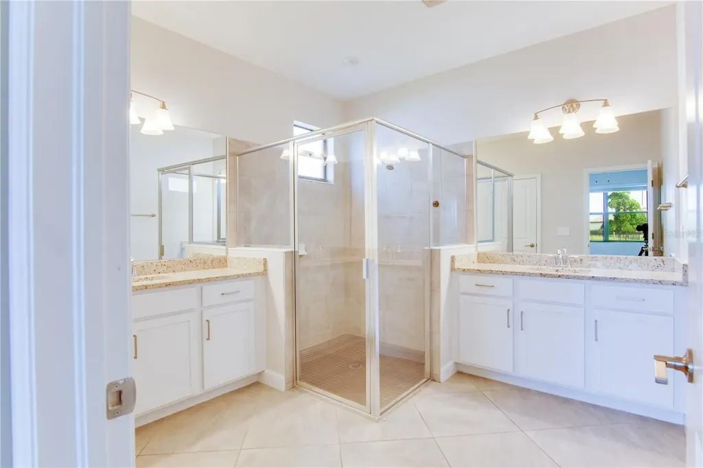 5040 Seafoam Trail Bradenton FL 34211