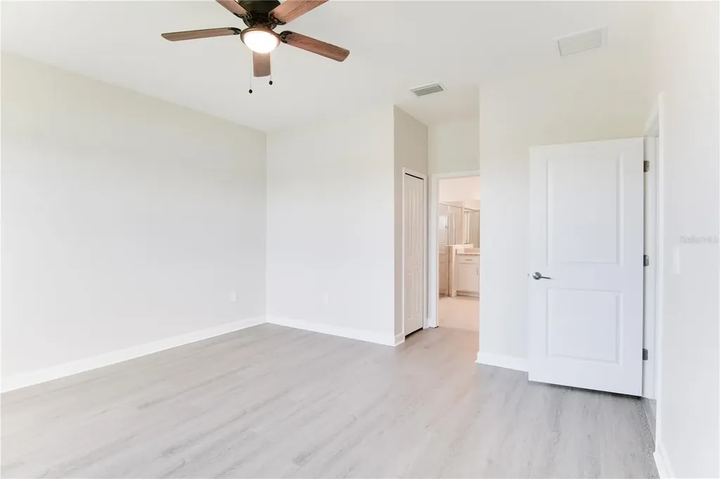 5040 Seafoam Trail Bradenton FL 34211