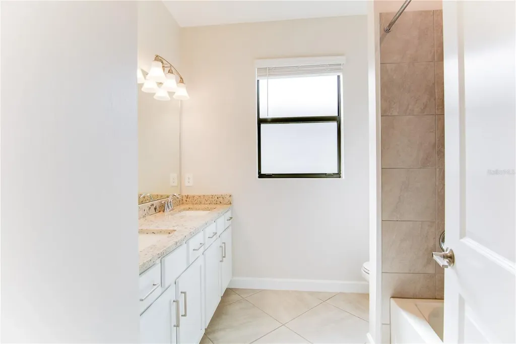5040 Seafoam Trail Bradenton FL 34211