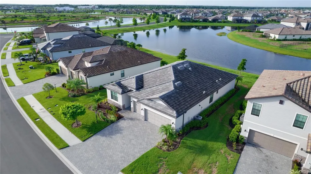 5040 Seafoam Trail Bradenton FL 34211