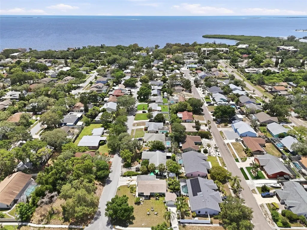 1008 Connecticut Road Tarpon Springs FL 34689