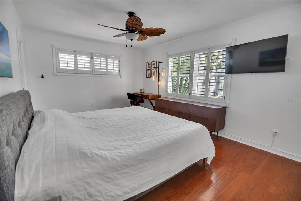 6567 Hillside Avenue Seminole FL 33772