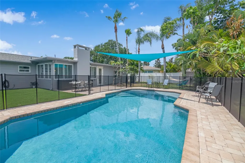 6567 Hillside Avenue Seminole FL 33772