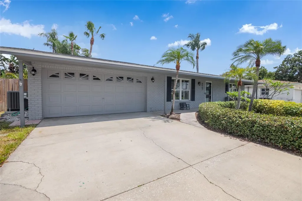 6567 Hillside Avenue Seminole FL 33772