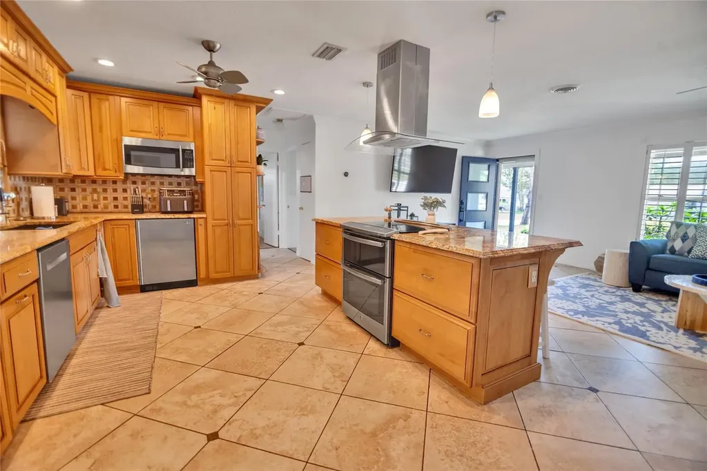 6567 Hillside Avenue Seminole FL 33772