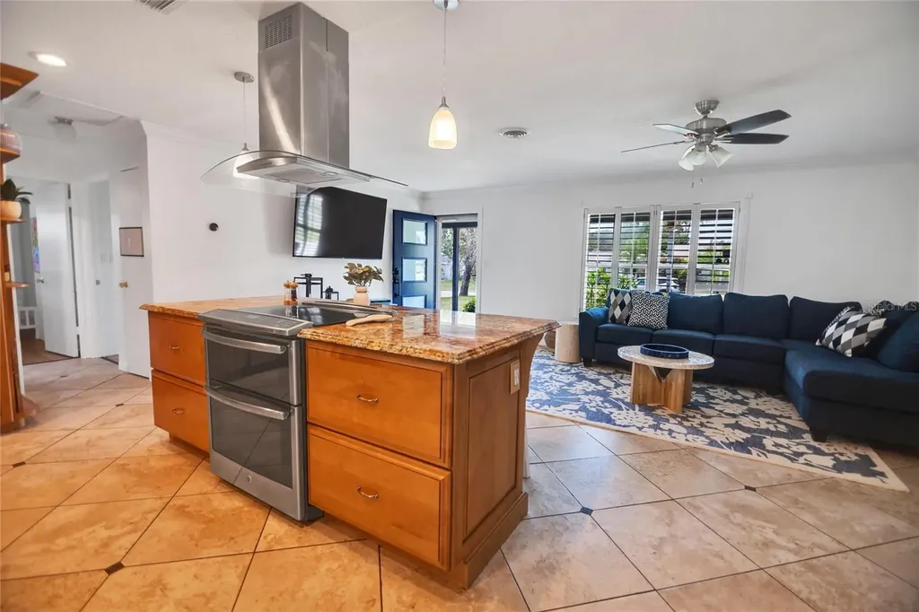 6567 Hillside Avenue Seminole FL 33772